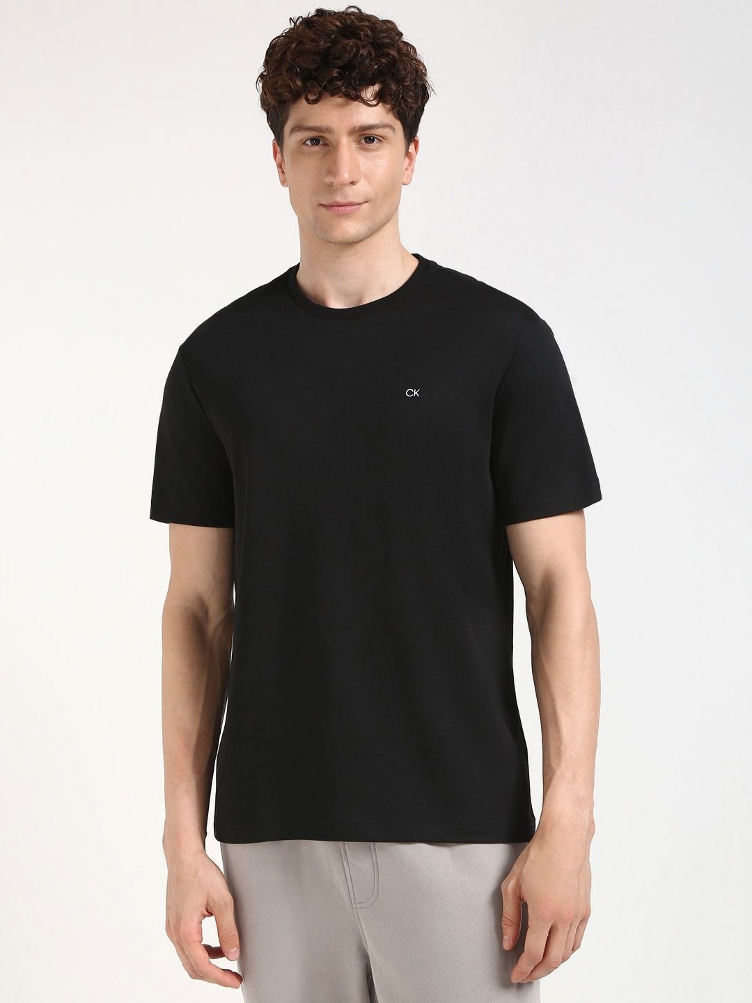 

Calvin Klein Jeans Men Drop-Shoulder Sleeves Raw Edge T-shirt, Black