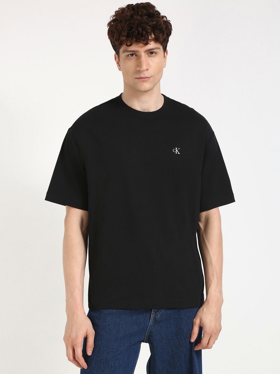 

Calvin Klein Jeans Men Drop-Shoulder Sleeves Pockets T-shirt, Black