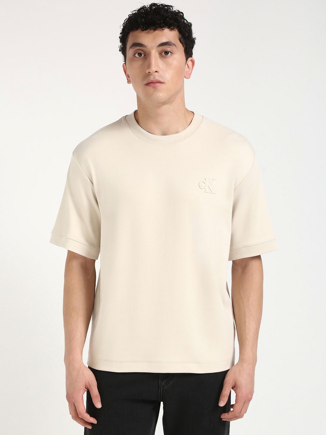 

Calvin Klein Jeans Men Extended Sleeves Raw Edge T-shirt, White