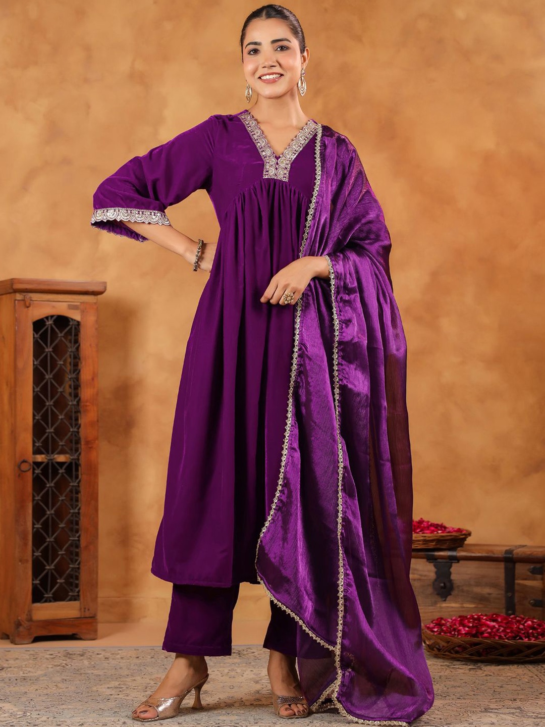 

KALINI Women Floral Yoke Design Regular Sequinned Velvet Kurta with Trousers & With Dupatta, Purple