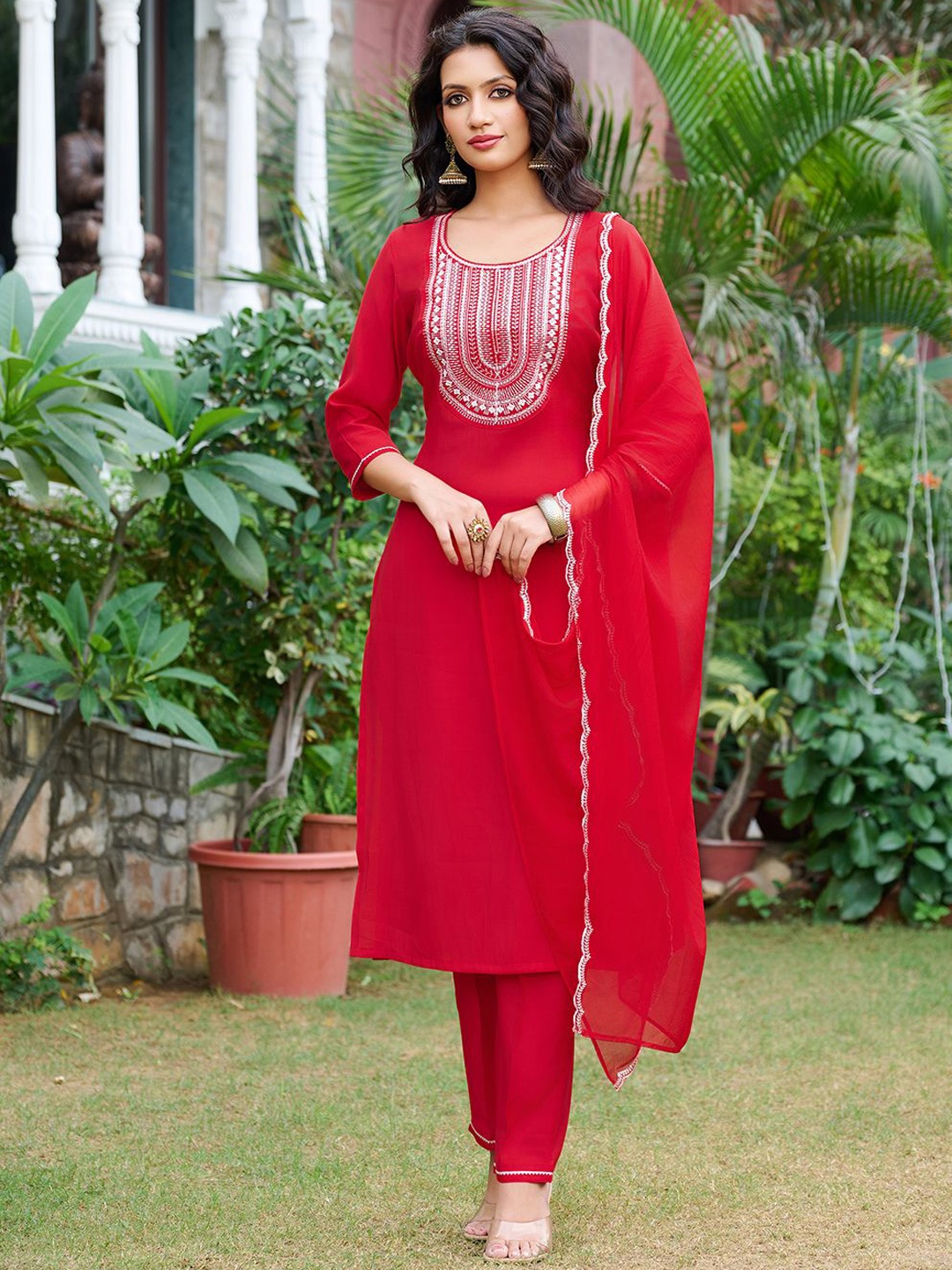 

VIBE VISION Women Floral Regular Kurta with Trousers & With Dupatta, Red
