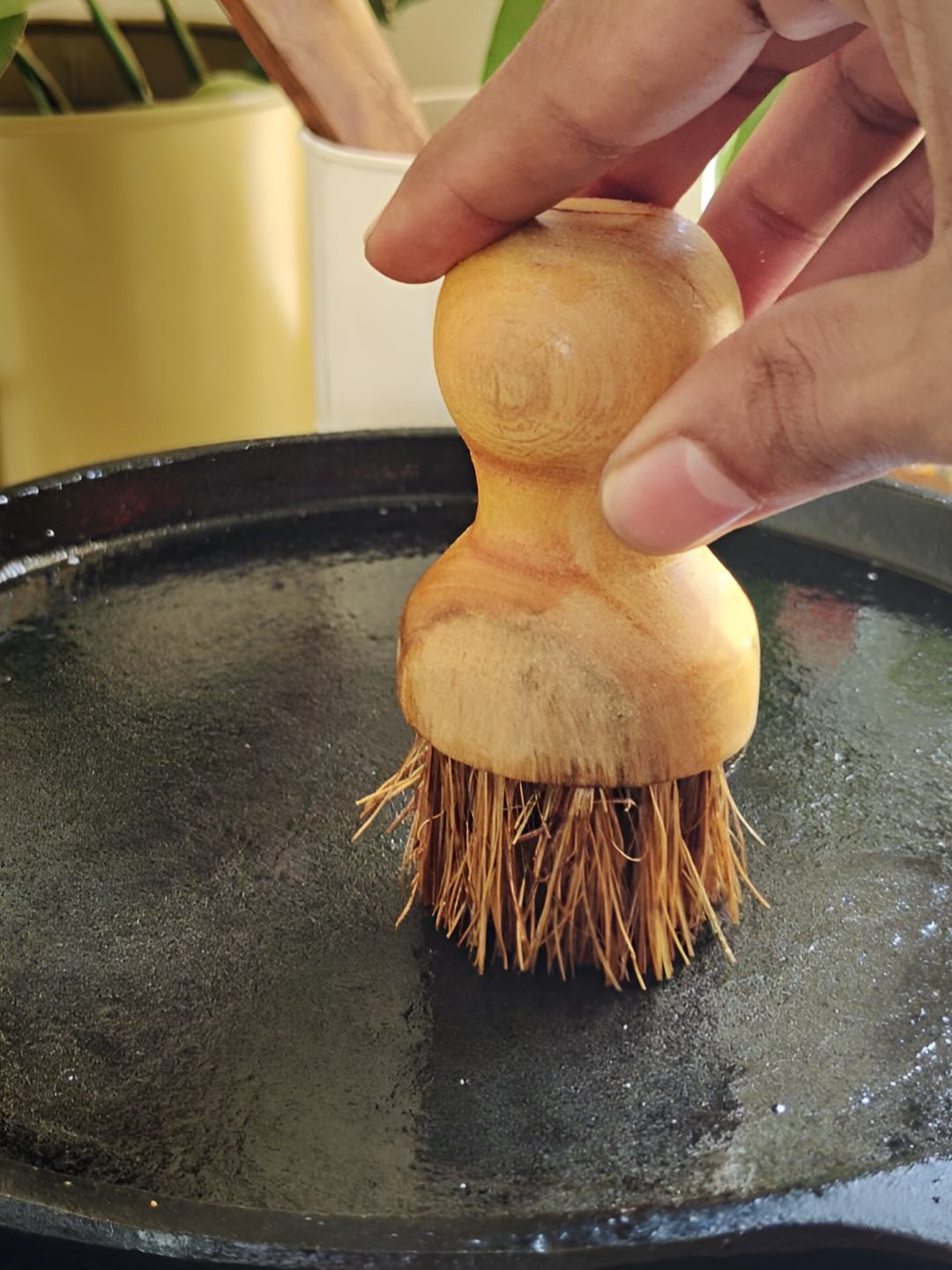 

Almitra Sustainables Camel Brown Tava Oil Brush
