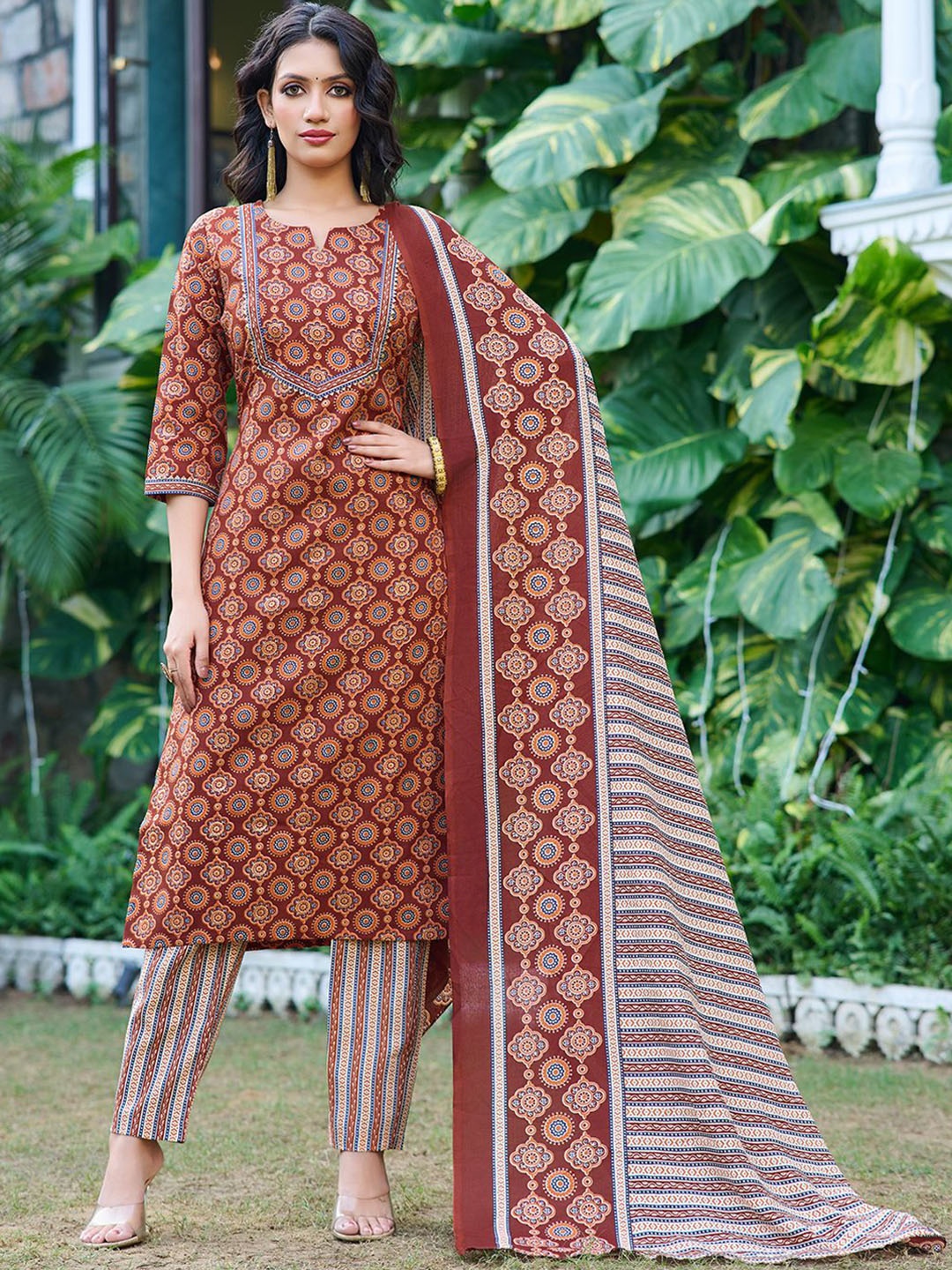 

VIBE VISION Women Floral Printed Regular Kurta with Trousers & With Dupatta, Brown