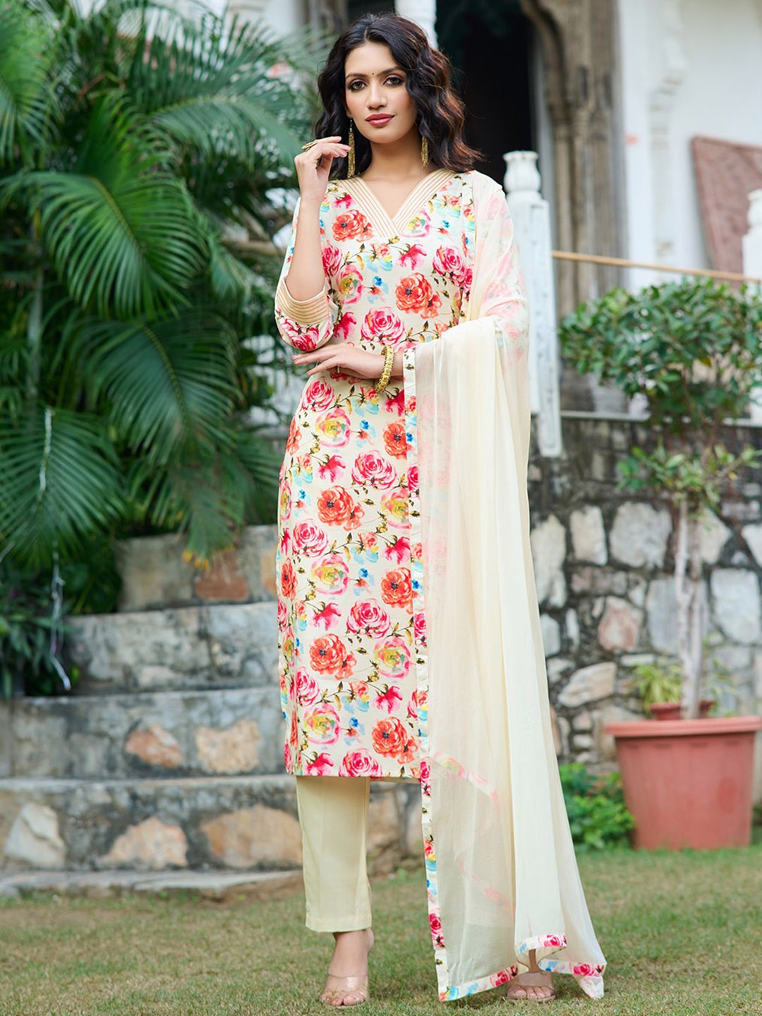 

VIBE VISION Women Floral Printed Regular Kurta with Trousers & With Dupatta, Cream