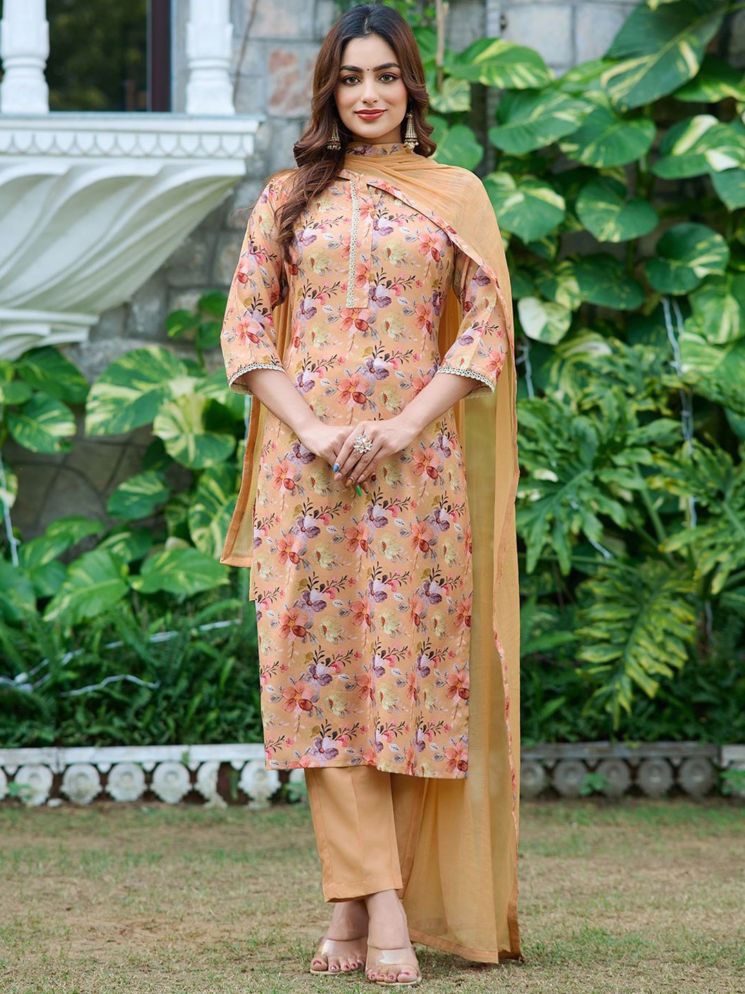 

VIBE VISION Women Floral Printed Regular Kurta with Trousers & With Dupatta, Beige