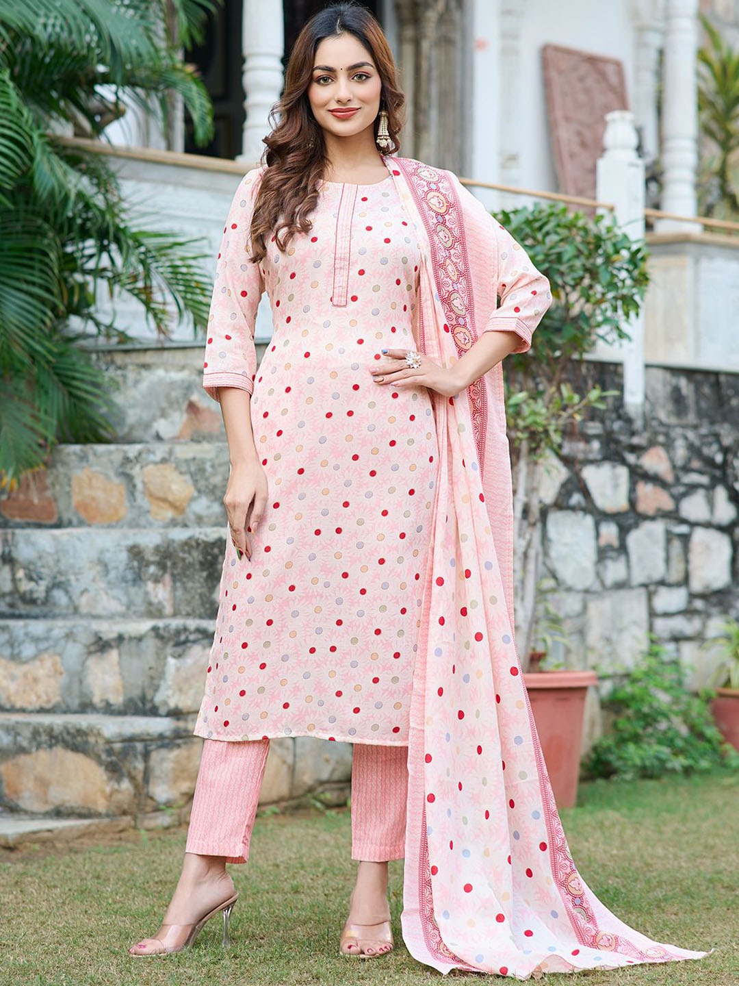 

VIBE VISION Women Floral Printed Regular Kurta with Trousers & With Dupatta, Pink