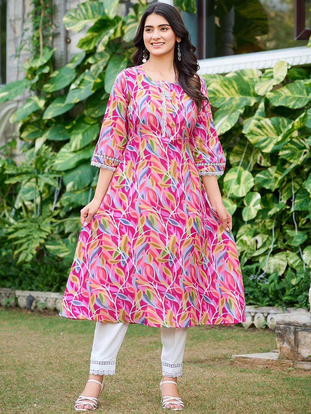 

VIBE VISION Women Floral Printed Regular Kurta with Trousers, Pink