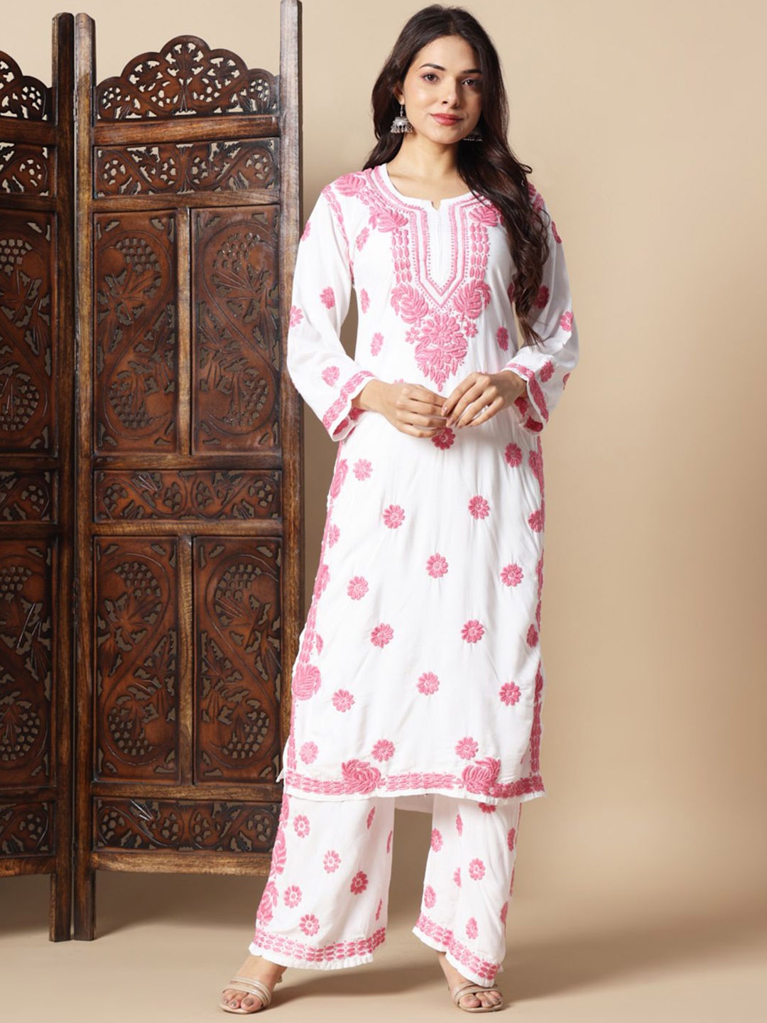 

Fashionable Chikan Handikraft Embroidered Chikankari Kurta With Palazzos Set, Pink