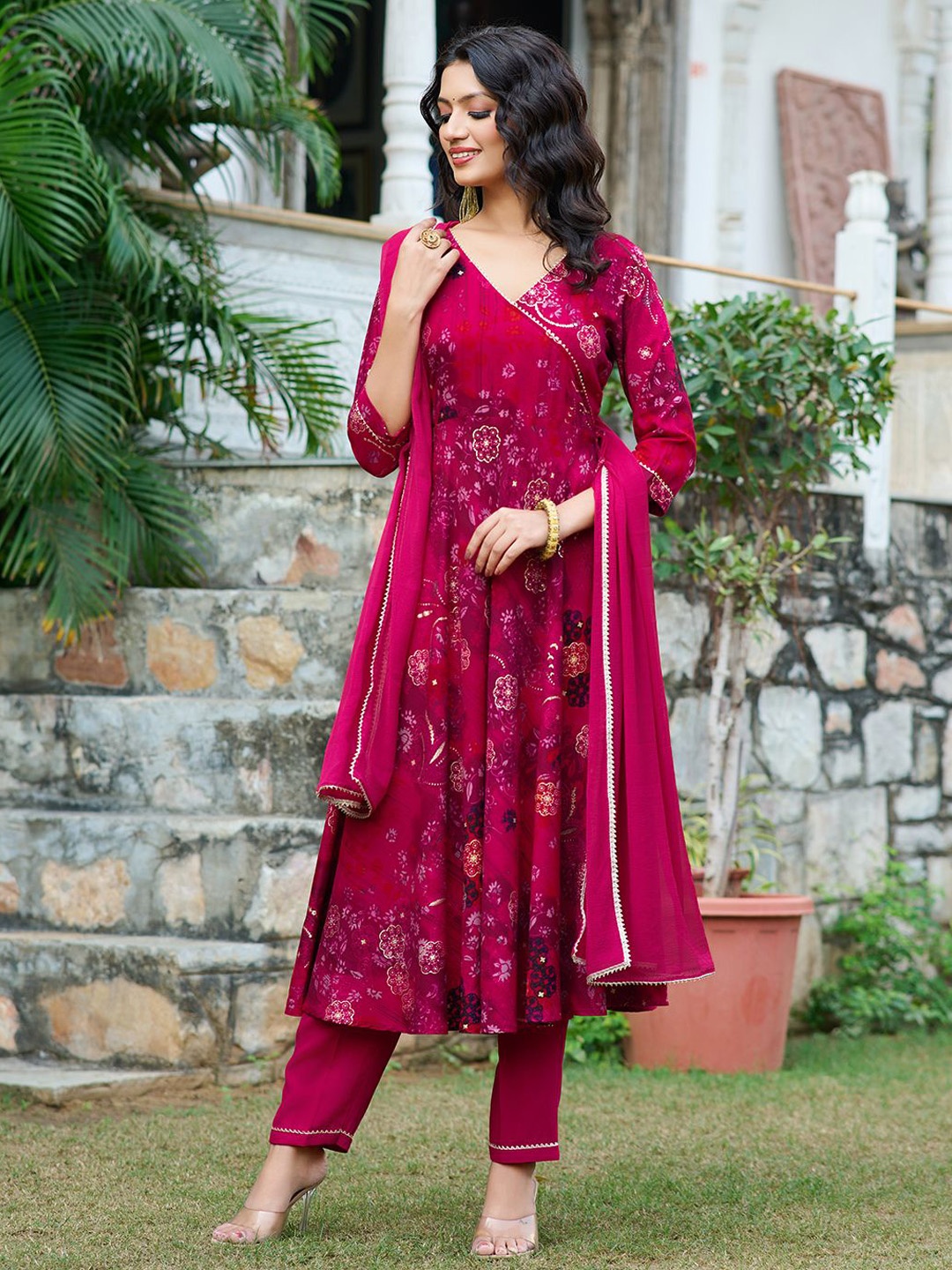 

VIBE VISION Women Floral Printed Regular Kurta with Trousers & With Dupatta, Pink