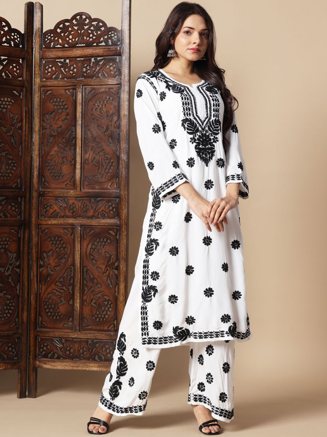 

Fashionable Chikan Handikraft Embroidered Chikankari Kurta With Palazzos Set, Black
