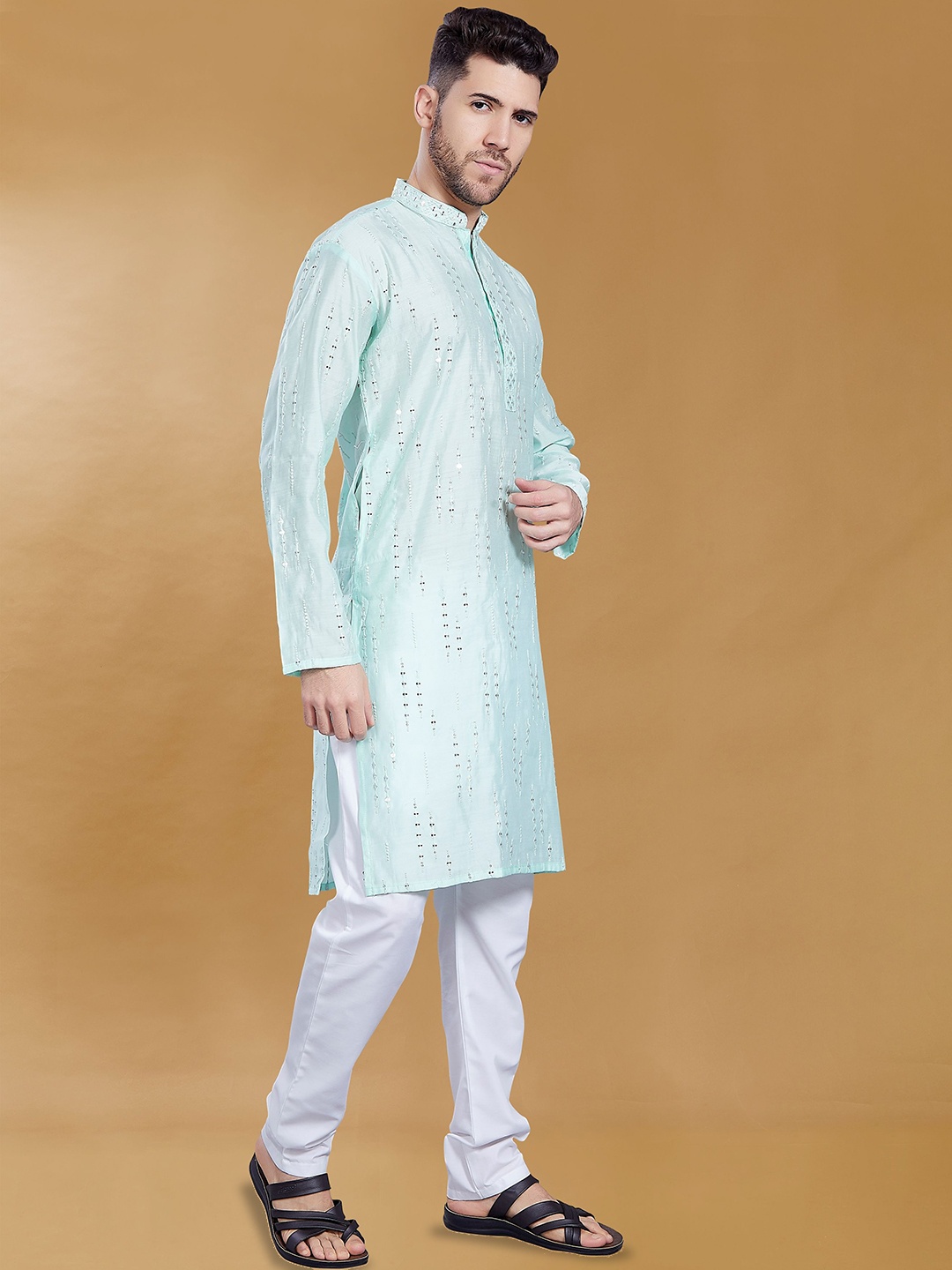 

DIVISIVE Geometric Embroidered Mirror Work Mandarin Collar Straight Kurta, Sea green
