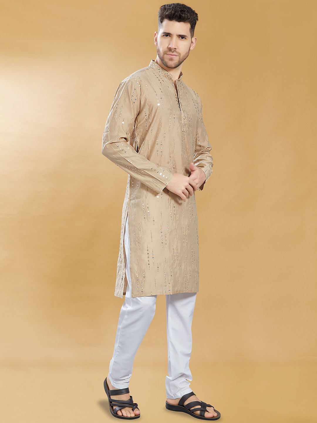 

DIVISIVE Geometric Embroidered Mirror Work Mandarin Collar Straight Kurta, Peach