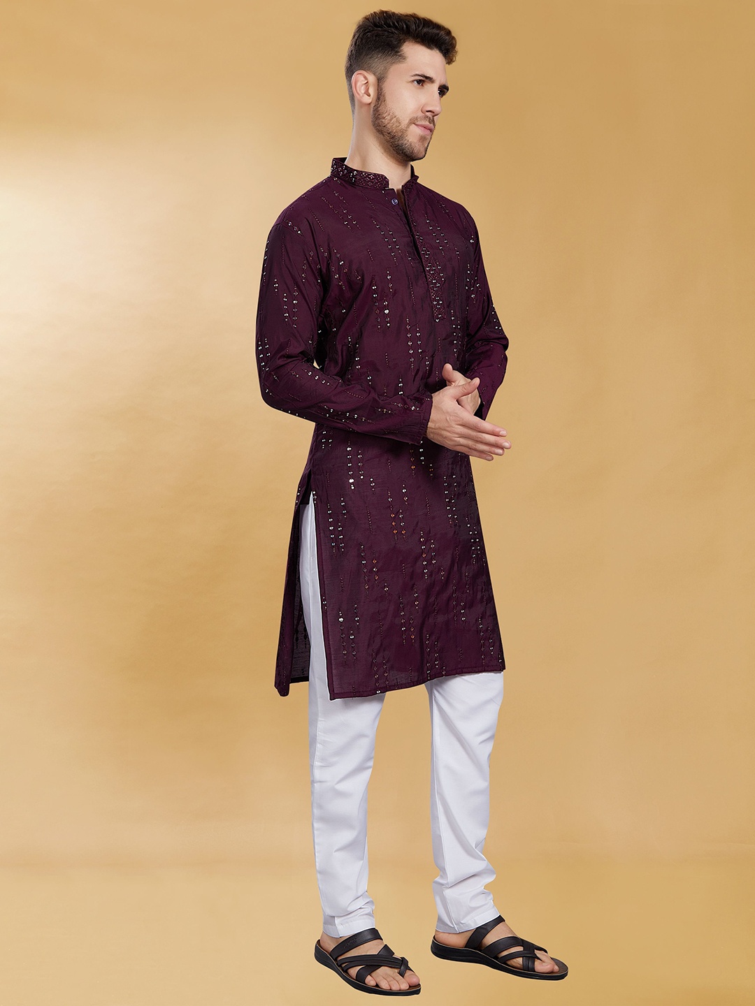 

DIVISIVE Geometric Embroidered Mirror Work Mandarin Collar Straight Kurta, Burgundy