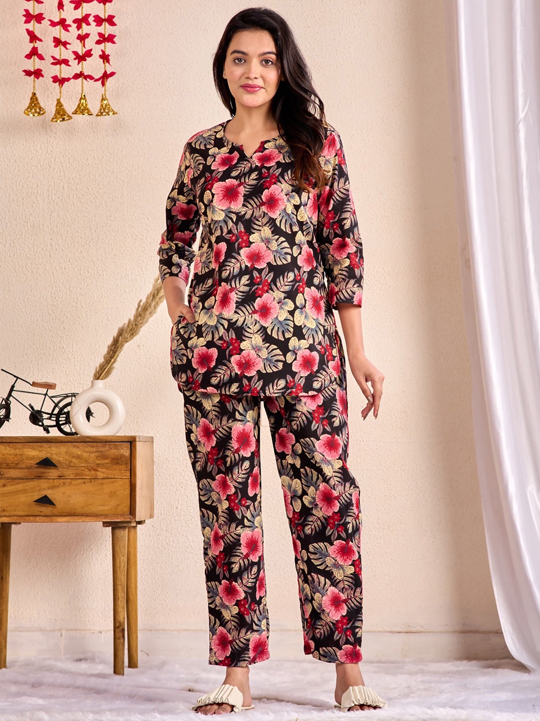 

MISS REKHA Floral Printed Pure Cotton Top With Pyjamas, Black