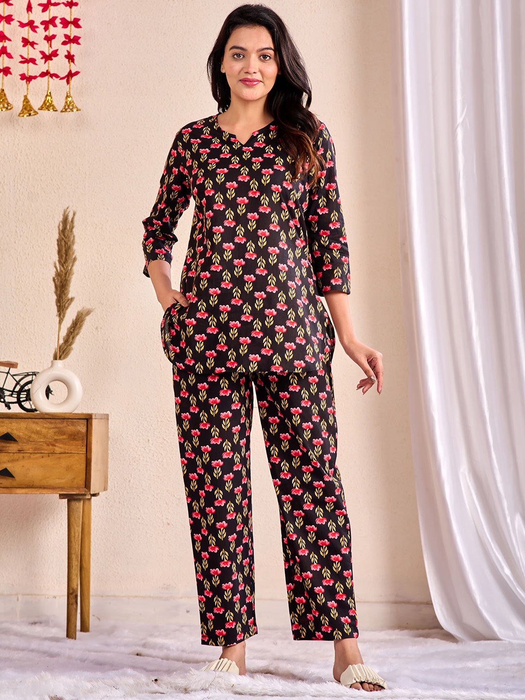 

MISS REKHA Floral Printed Pure Cotton Top With Pyjamas, Black