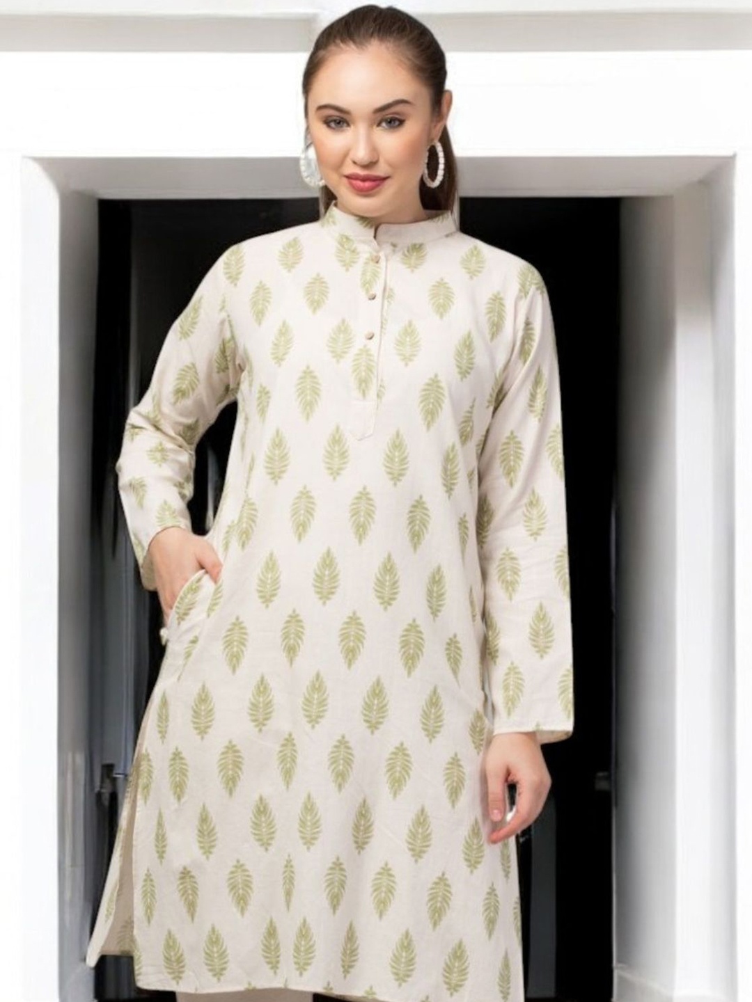 

MUSHKIYA Ethnic Motifs Straight Pure Cotton Kurta, Off white