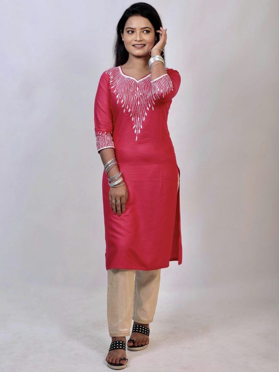 

La Trendzo Women Embroidered Flared Sleeves Kurta, Pink