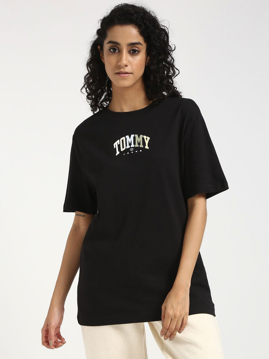 

Tommy Hilfiger Women Typography Extended Sleeves T-shirt, Black