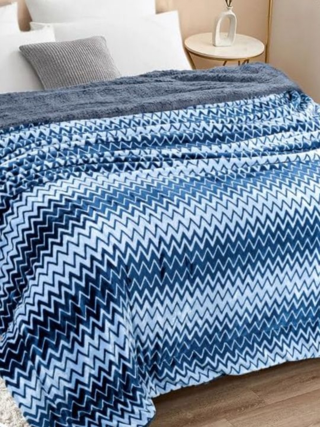 

VAS COLLECTIONS Navy Blue & White Heavy Winter 500 GSM Single Bed Blanket