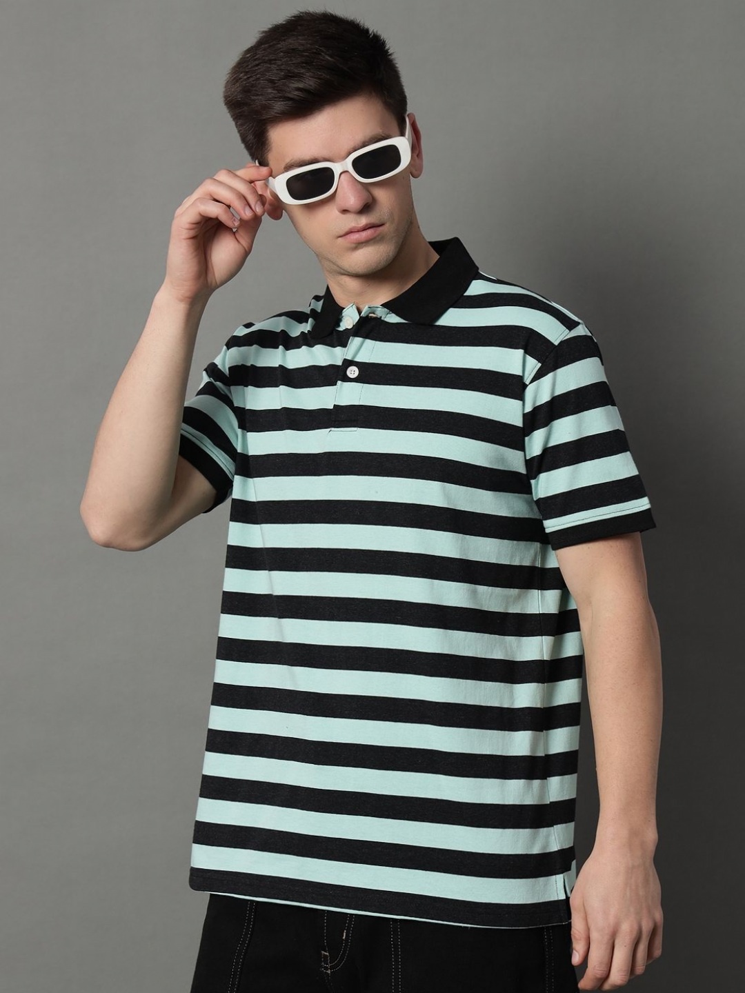 

GET GOLF Men Striped V-Neck Pockets T-shirt, Black