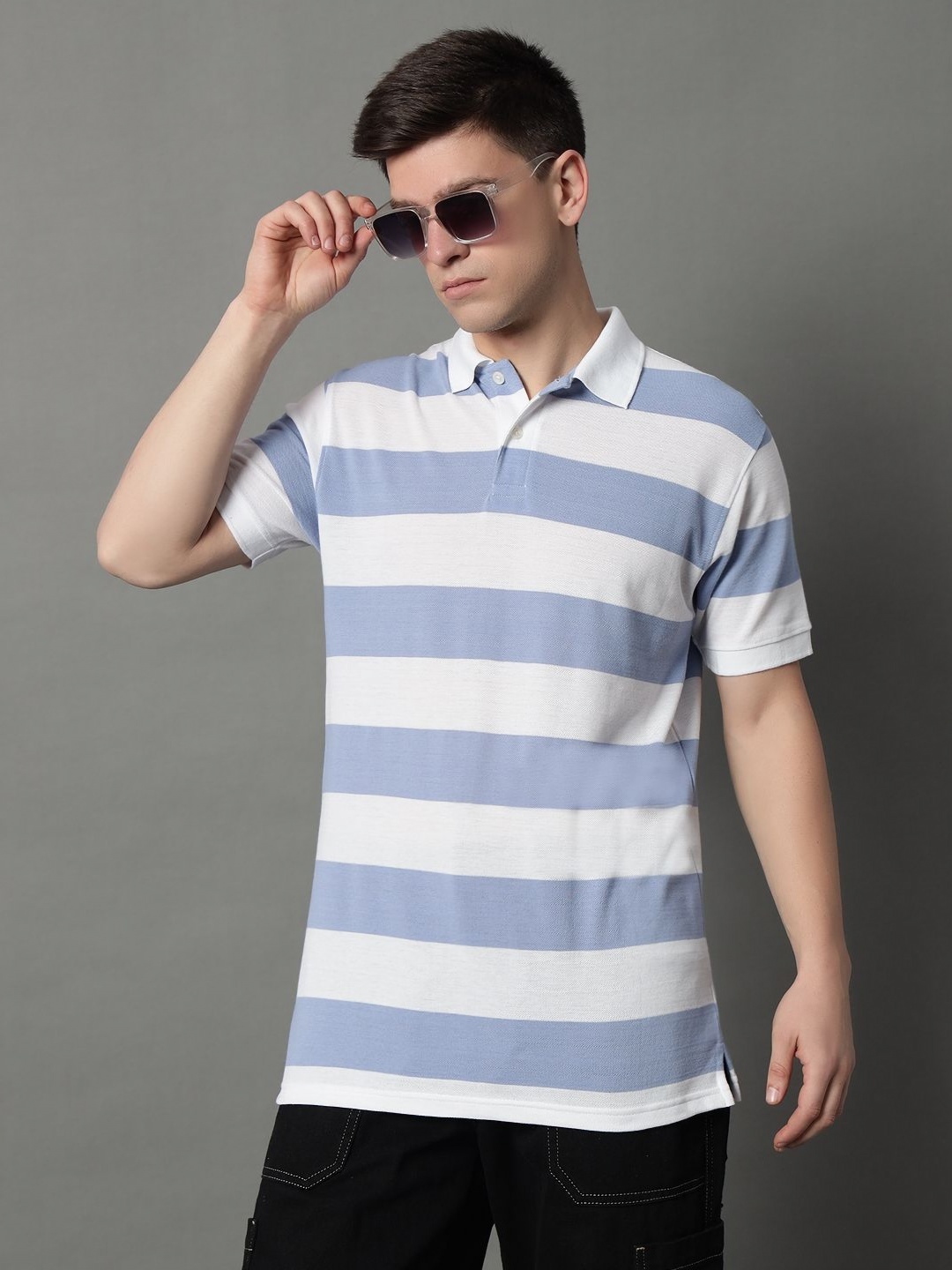 

GET GOLF Men Striped V-Neck Pockets T-shirt, White