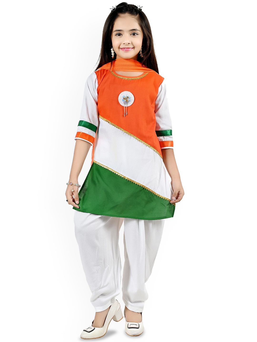 

Arshia Fashions Girls Colourblocked Gotta Patti Straight Kurta With Salwar & Dupatta, White