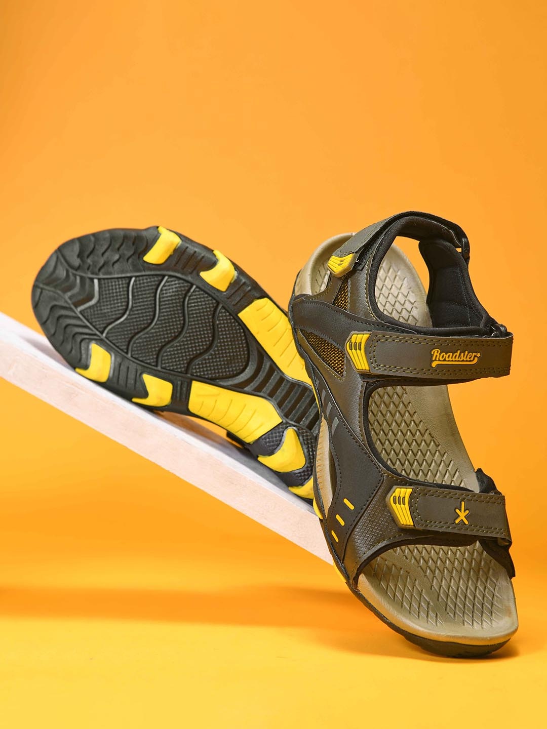 

Roadster Men Sports Sandals, Yellow