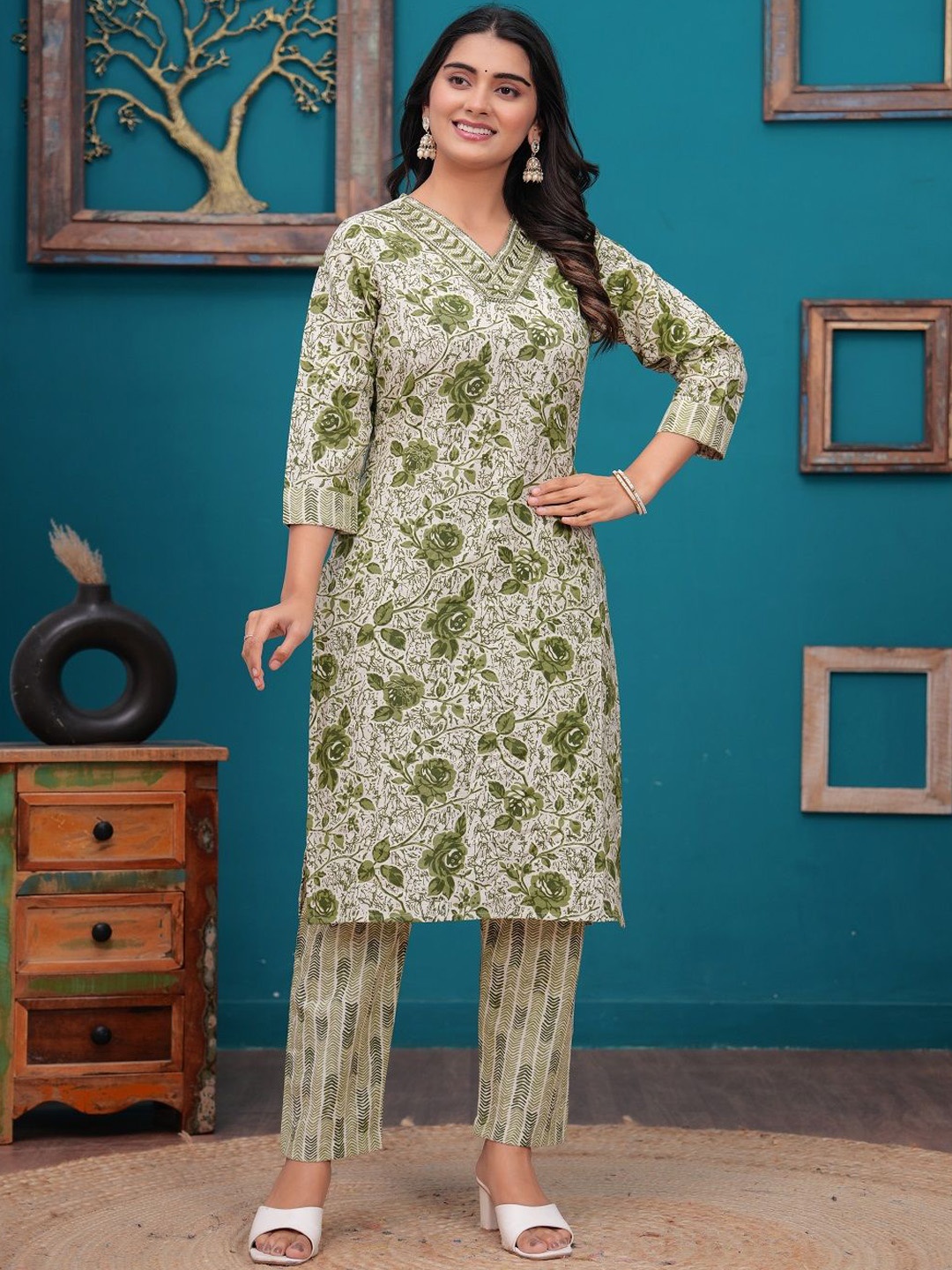 

KBZ Floral Printed V-Neck Pure Cotton Straight Kurta With Trousers, Green