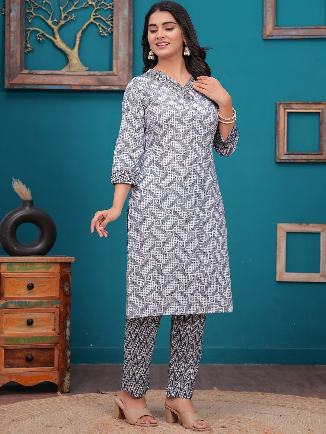 

KBZ Geometric Printed V-Neck Pure Cotton Straight Kurta With Trousers, Grey