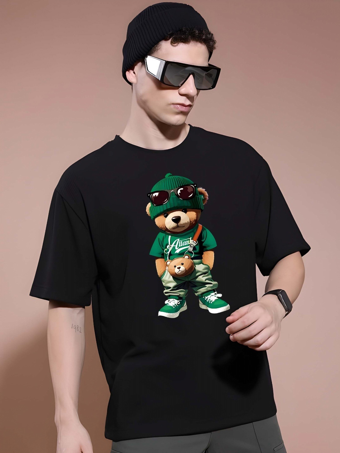 

BOWLIFESTYLE Men Graphic Printed Round Neck Cotton Oversized T-shirt, Black