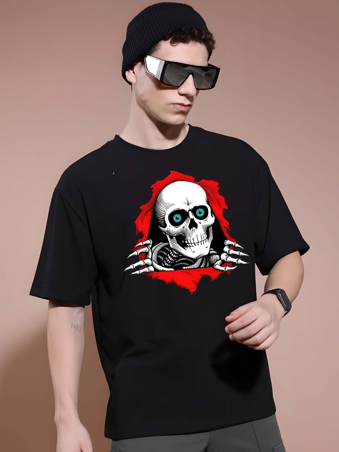 

BOWLIFESTYLE Men Graphic Printed Round Neck Cotton Oversized T-shirt, Black