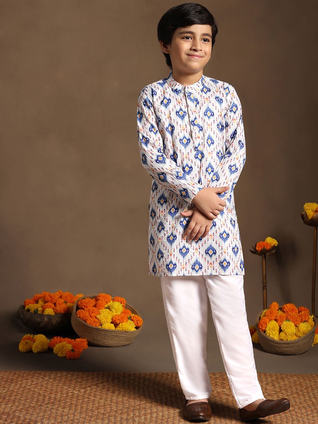 

BAESD Boys Ethnic Motifs Printed Band Collar Straight Kurta With Pyjama, Blue