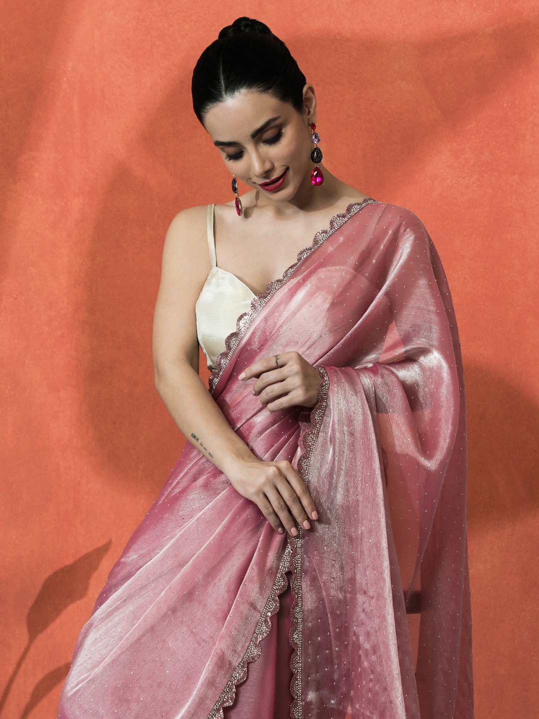 

Sangria Embellished Saree With Unstitched Blouse, Pink