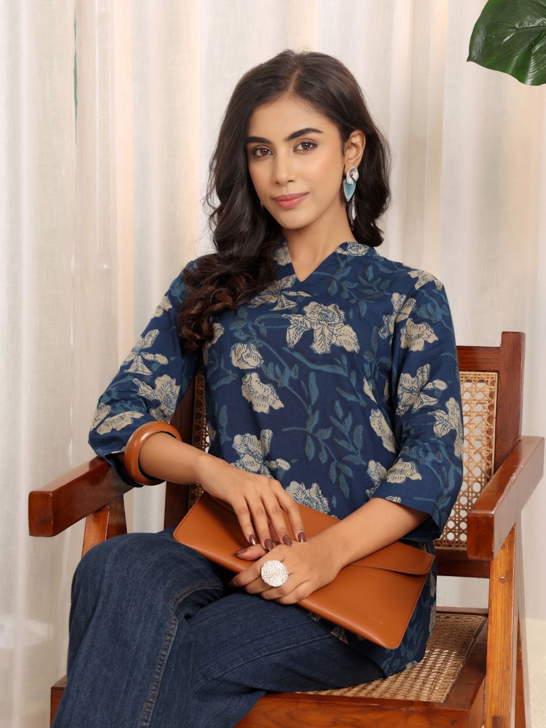 

Varanga Women Floral Printed Mandarin Collar Pure Cotton Kurti, Blue