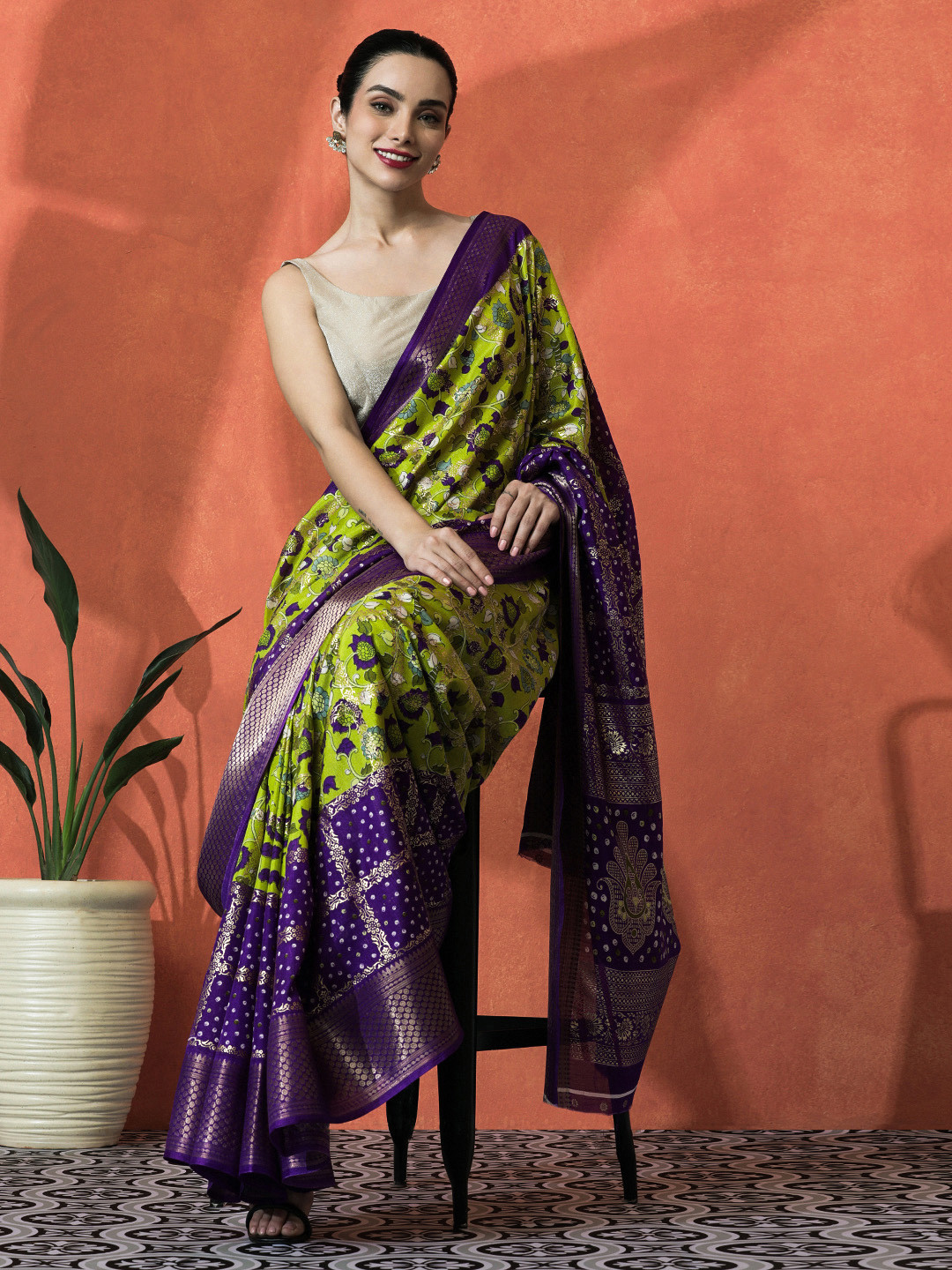 

Sangria Floral Printed Saree With Blouse Piece, Green