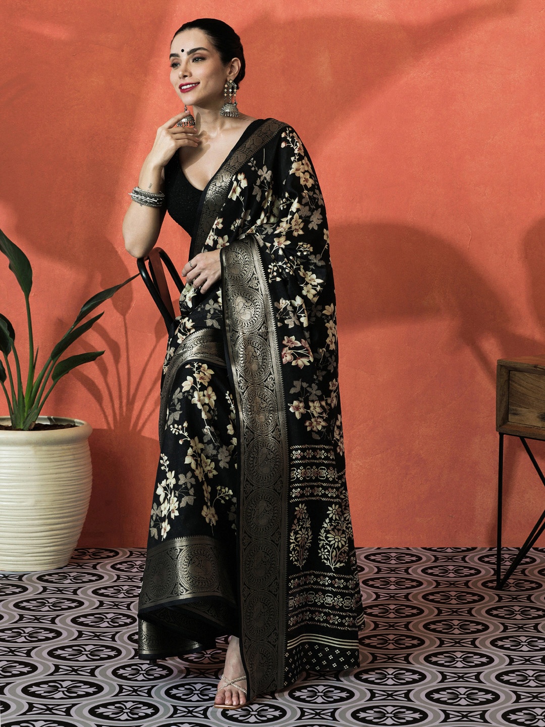 

Sangria Floral Printed Saree With BlousePiece, Black