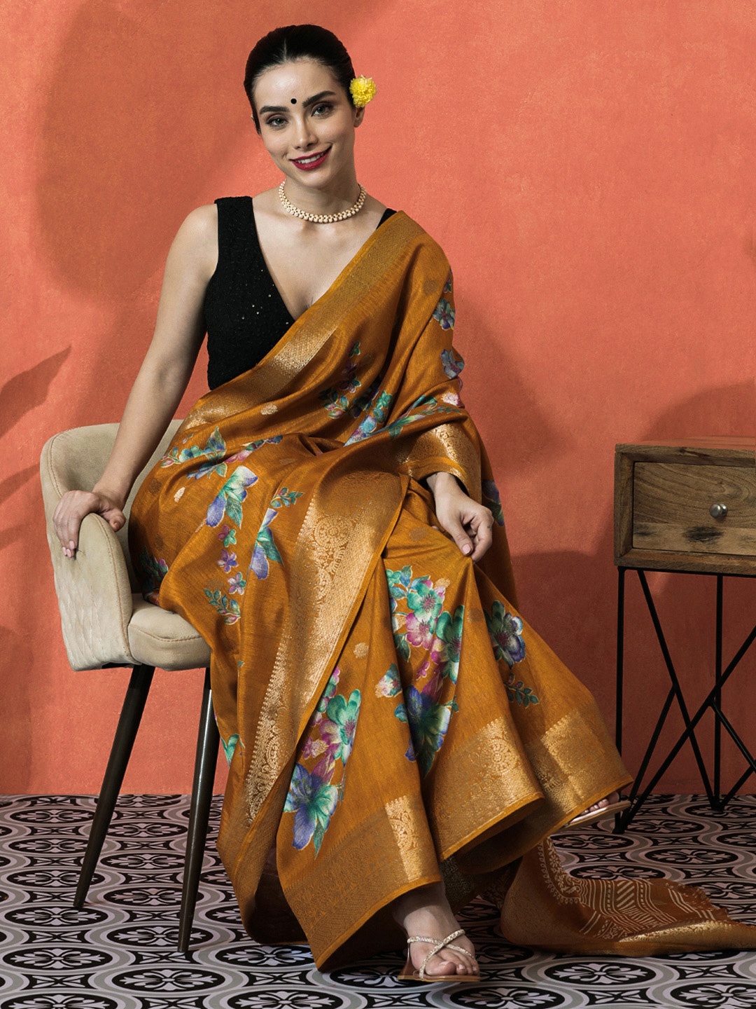 

Sangria Floral Printed Saree With Blouse Piece, Yellow