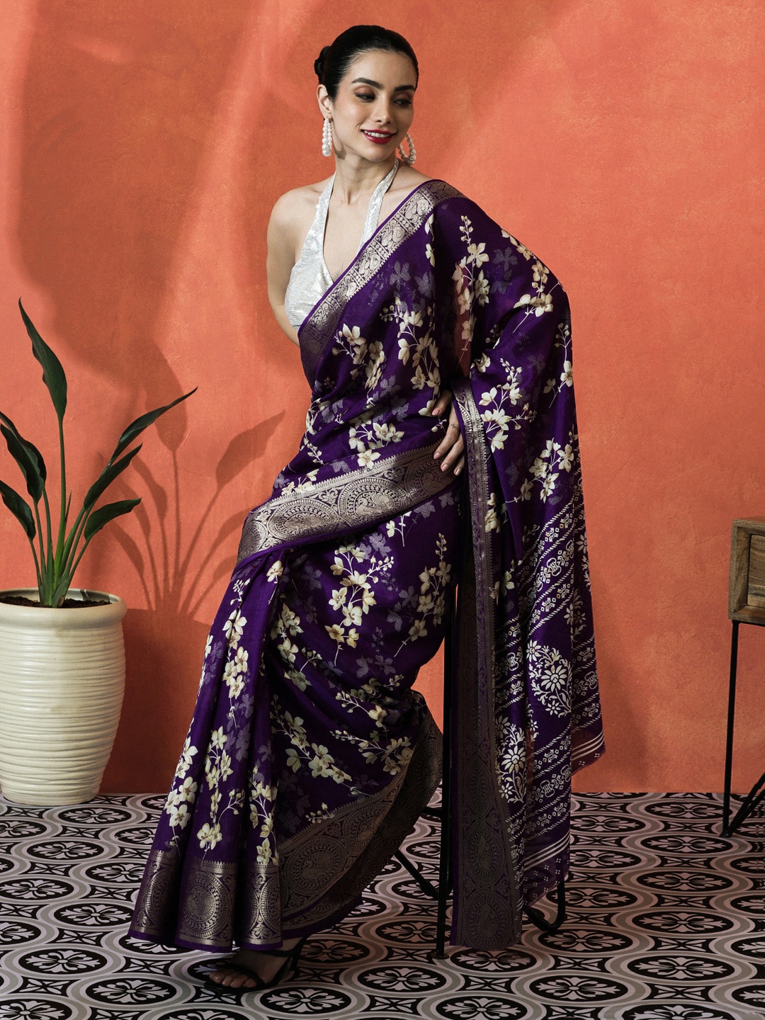 

Sangria Women Floral Printed Woven Design Zari Saree, Purple