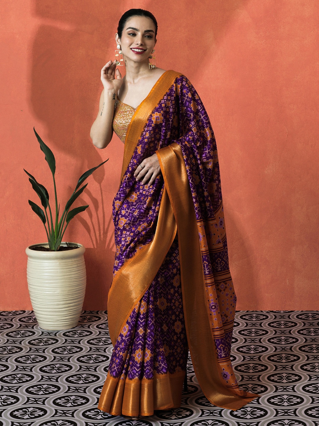 

Sangria Abstract Printed Woven Design Saree With Blouse Piece, Purple