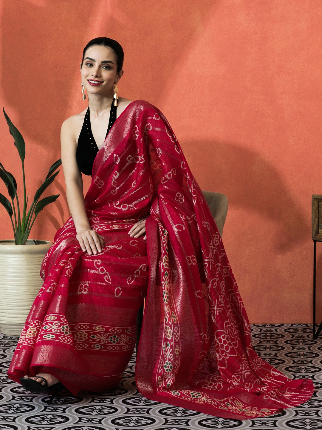 

Sangria Floral Printed Saree With Blouse Piece, Pink