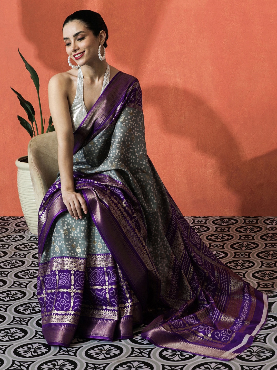 

Sangria Women Bandhani Printed Woven Design Zari Saree, Grey