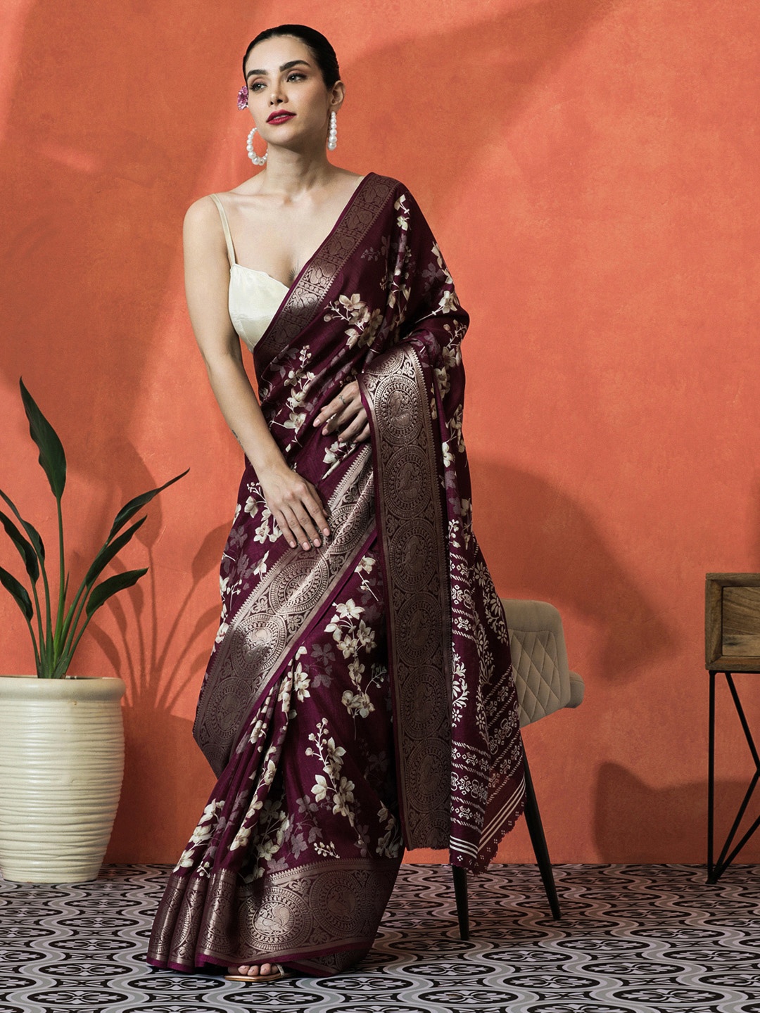

Sangria Floral Printed Saree With Blouse Piece, Purple