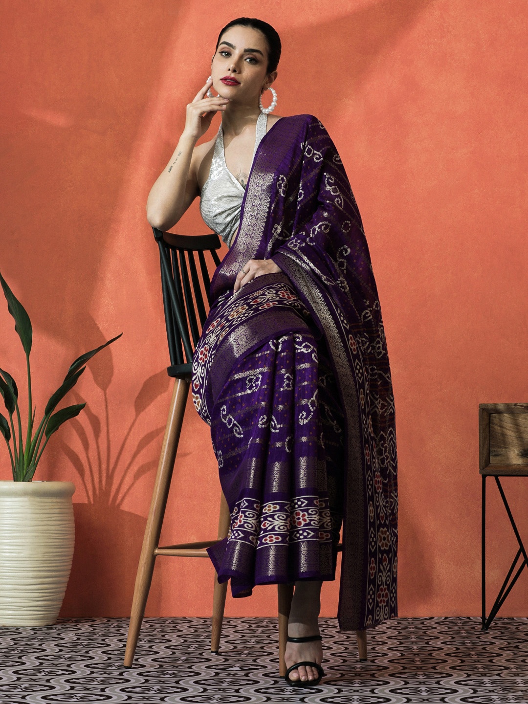 

Sangria Floral Printed Zari Saree With Unstitched Blouse, Purple
