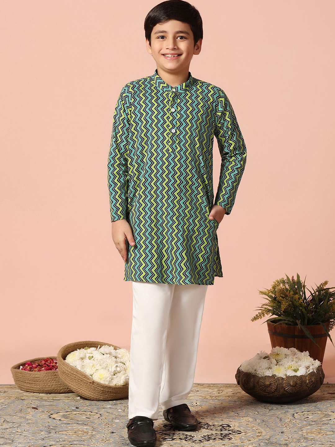 

BAESD Boys Chevron Printed Band Collar Straight Kurta With Pyjama, Green