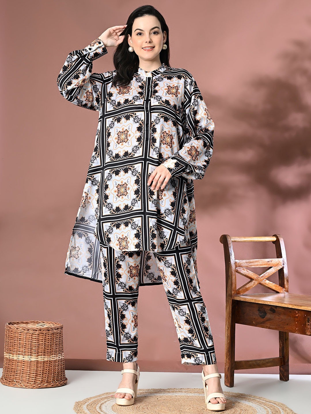 

Demure by shiba Floral Printed Mandarin Collar Tunic With Trouser, Black