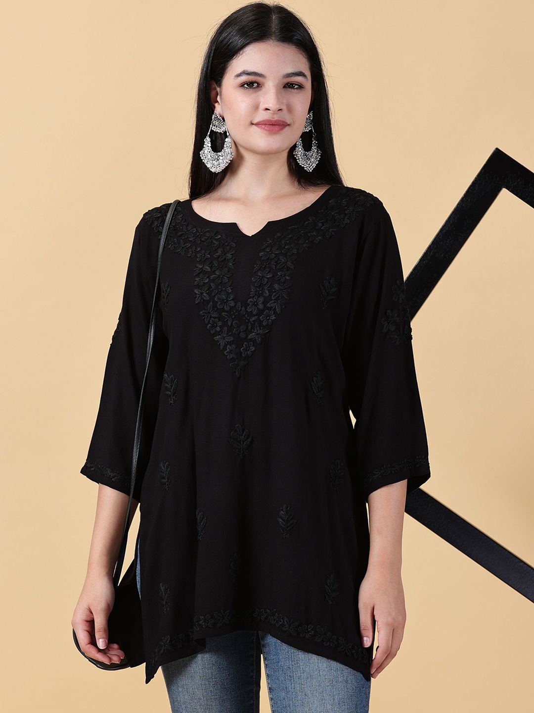 

DIVINATION Floral Embroidered Chikankari Notch Neck Straight Kurta, Black