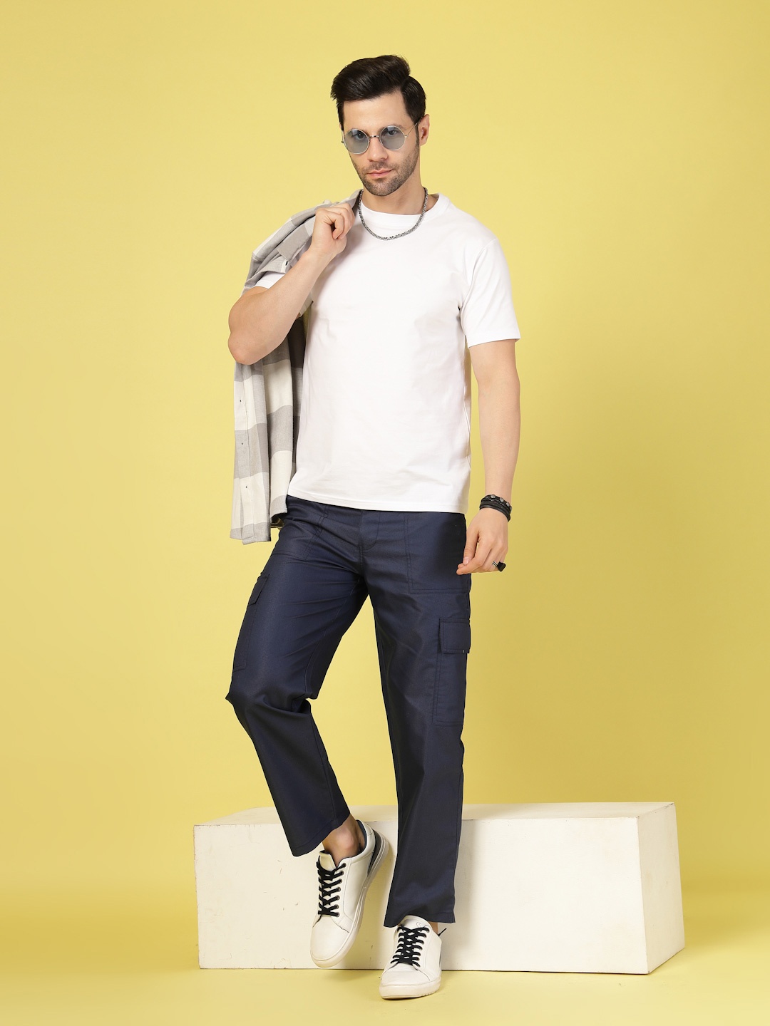 

Rigo Men Comfort Straight Fit Mid-Rise Cargos Trousers, Navy blue