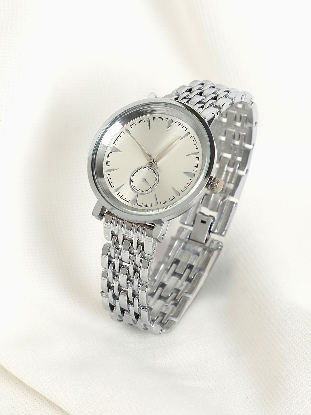 

HAUTE SAUCE by Campus Sutra Women Bracelet Style Straps Analogue Watch AW24_HSWC6010, Silver