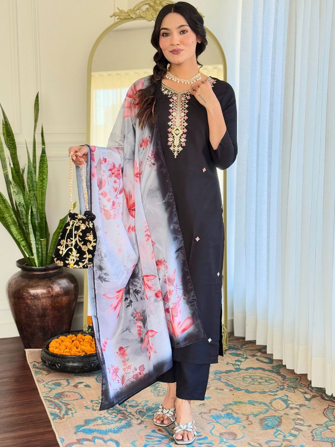 

BLACK SCISSOR Floral Embroidered Round Neck Straight Kurta With Trousers & Dupatta