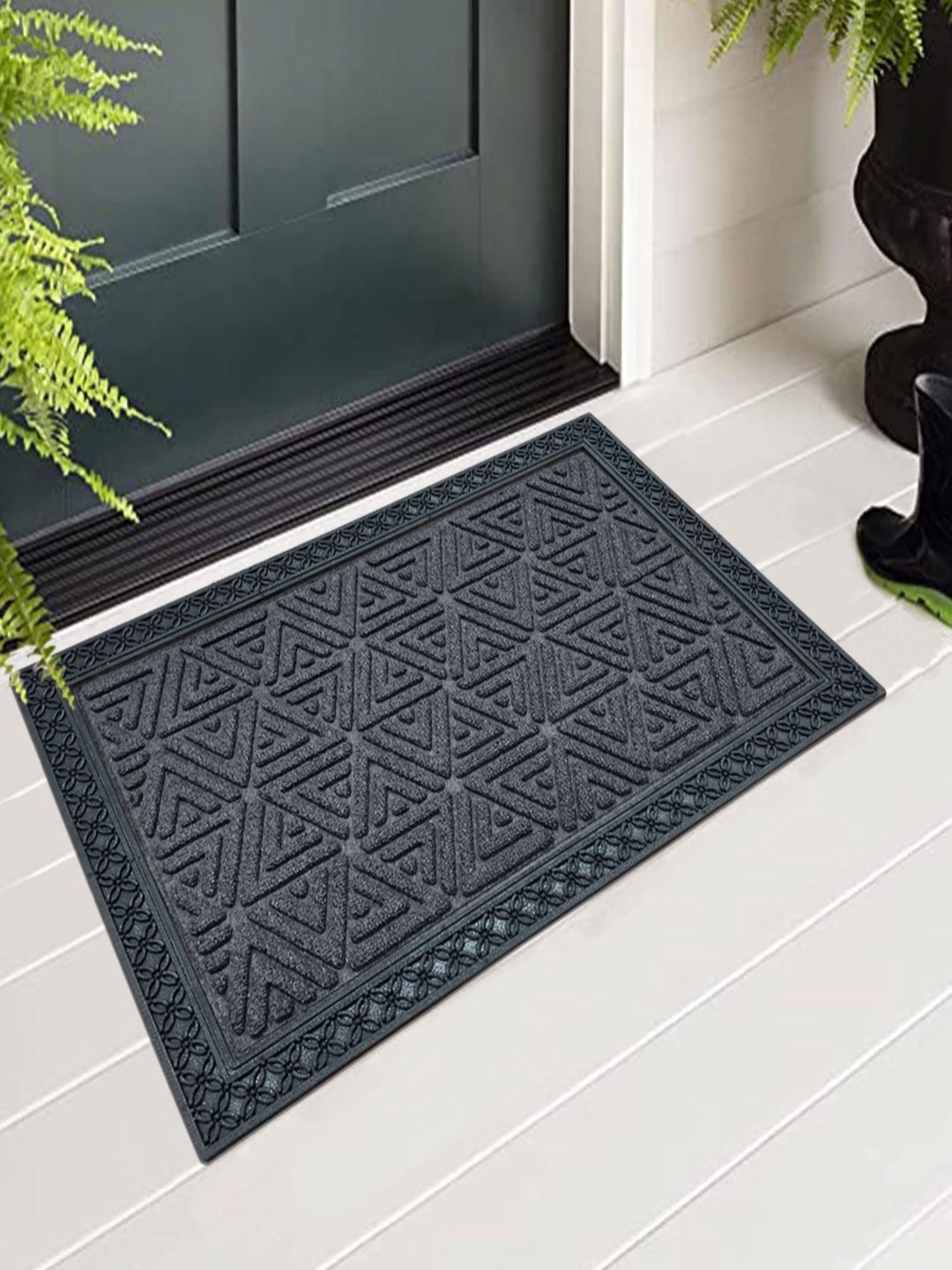 

LUXEHOME INTERNATIONAL Grey & Black Triangle Textured Anti-Skid Waterproof Doormat